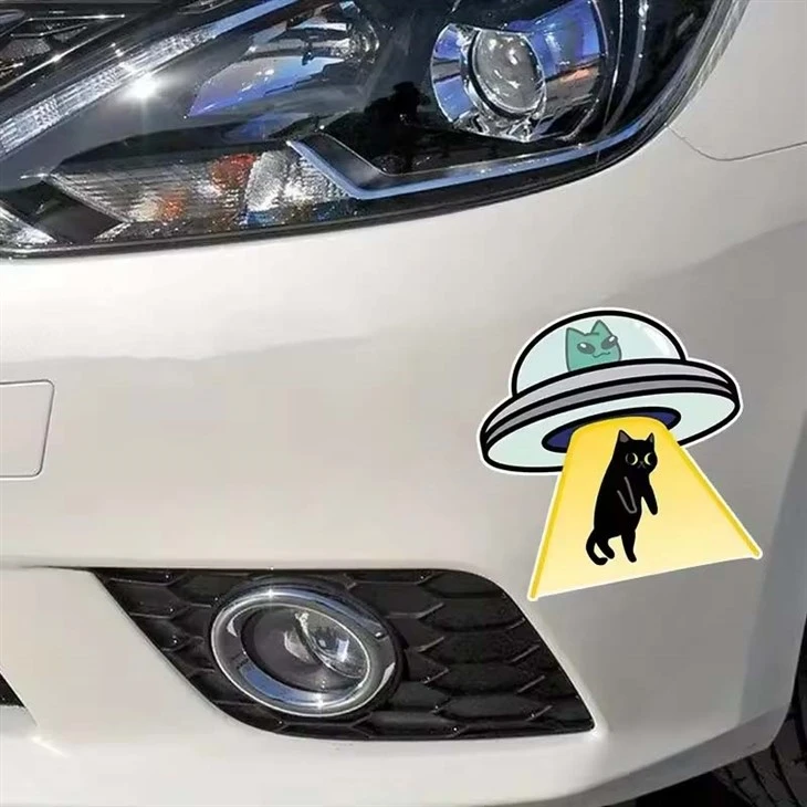 UFO는 고양이 비닐 방수 데칼을 잡습니다